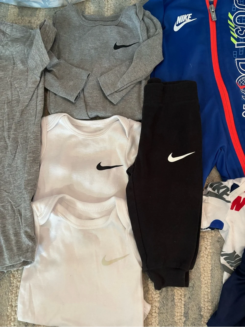 Boys Nike Outfits 12 piece bundle Newborn- 3 months - Picture 3 of 8